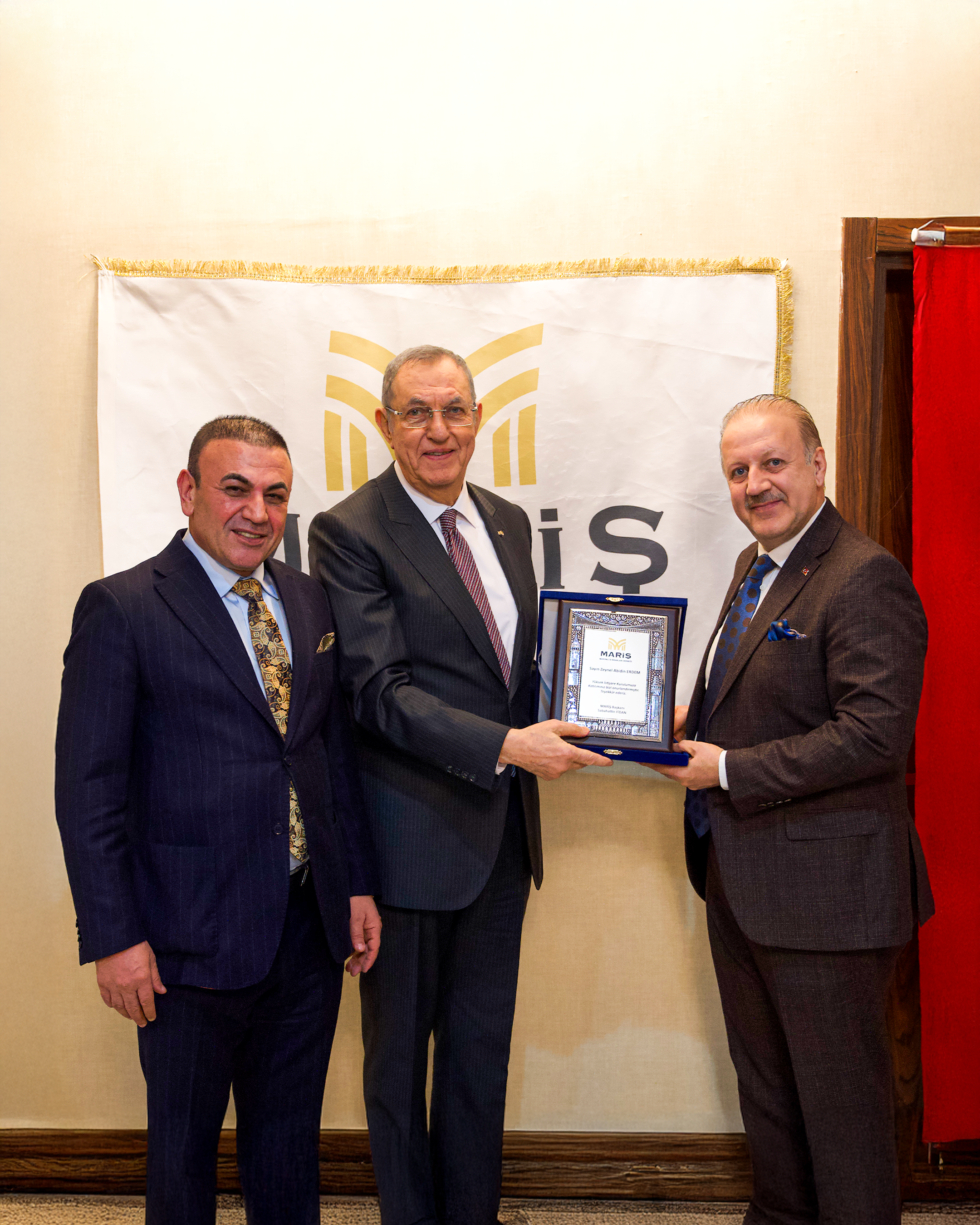 MARDİNİMİZİN DEĞERİ SAYIN DR.ZEYNEL ABİDİN ERDEM YÜKSEK İSTİŞARE KURULU BAŞKANIM.. <a href='icerikler.php?kategori=gundem&icerik=mardinimizin-degeri-sayin-dr-zeynel-abidin-erdem-yuksek-istisare-kurulu-baskanimiz-olarak-bizleri-onure-etmistir'>Devamını Oku</a>